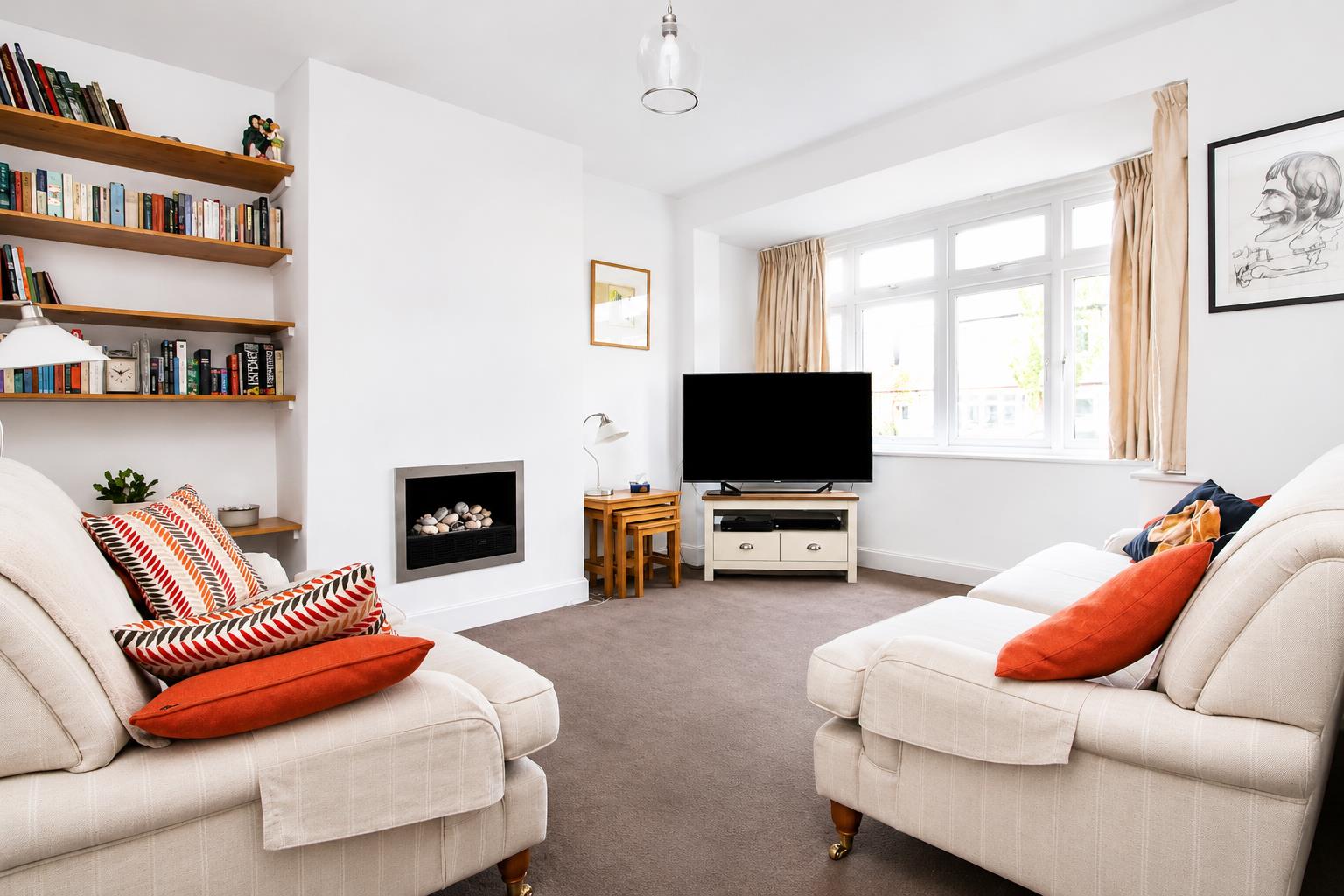3 bed property in Godalming Avenue, Wallington